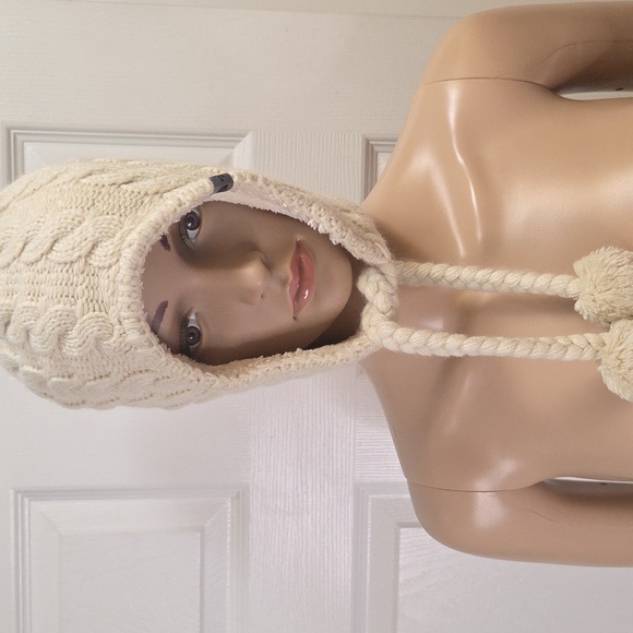 The Norrh Face Cream Cable Knit Pkush Lined Hat - Picture 1 of 5